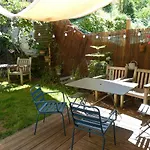 Bel Avec Jardin Et Vue A *