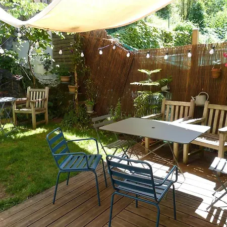 Bel Avec Jardin Et Vue A *